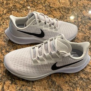 NWOT NIKE ZOOM White Running/Athletic Shoe